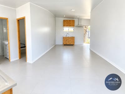 Casa en alquiler c/ cochera en Villa Aeroparque