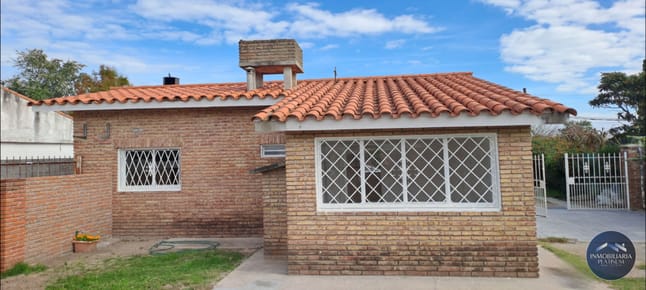 Casa en alquiler c/ cochera en Solymar
