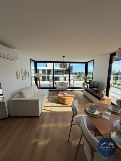 Venta penthouse tres dormitorios dos baños Barra de Carrasco
