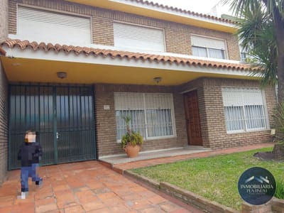 Casa en venta 3 dorm. 2 baños patio y barbacoa c/ cochera en Sayago