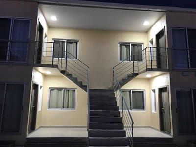 Casa en venta 2 dormitorios y garaje y 4 Apartamentos todo con renta