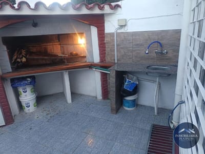 Apartamento duplex en alquiler con cochera cerca de nuevo centro 2 dormitorios