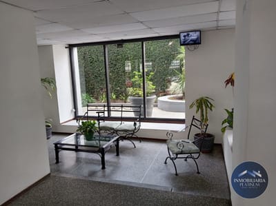Apartamento dos dormitorios en venta c/ cochera en Av. Libertador