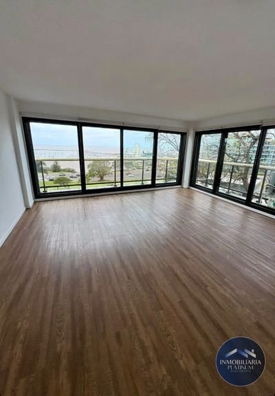 Apartamento en alquiler 4 dormitorios c/ cochera en Puerto Buceo