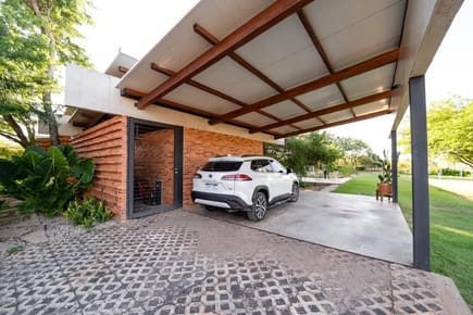 ALQUILO Y/O VENDO HERMOSA CASA TODA EN PLANTA BAJA EN SURUBII -