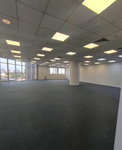 Oficina en el corazón del eje corporativo