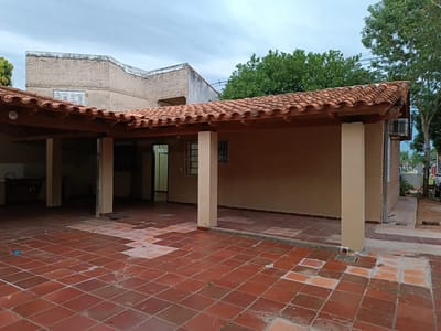 Casa 4 cocheras en Caacupe Mi, Mariano Roque Alonso