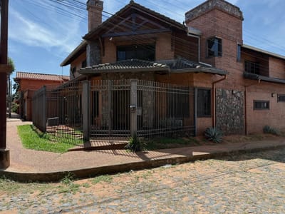 Casa 4 dormitorios en Mburucuyá, Asunción