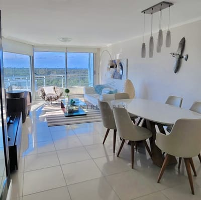 Apartamento de 3 Dormitorios en Venta, Ocean Drive Punta del Este
