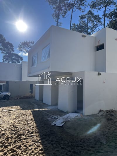 Casa a estrenar en Pinares, proyecto en obra, precio lanzamiento. Punta del Este