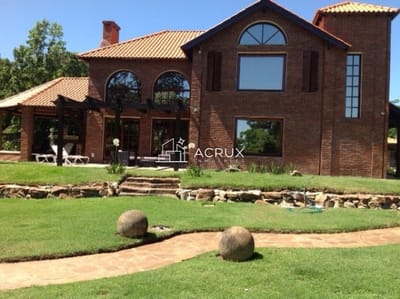 en Venta. Amplia Casa en Laguna del Diario