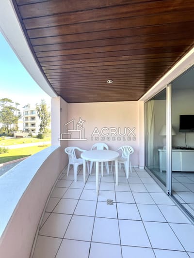 se vende Apartamento en playa Mansa - Punta del Este