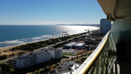 3 dormitorios 2 baños y parrillero propio en venta