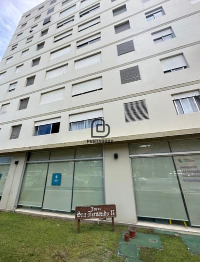 VENTA apartamento, centro de Maldonado.