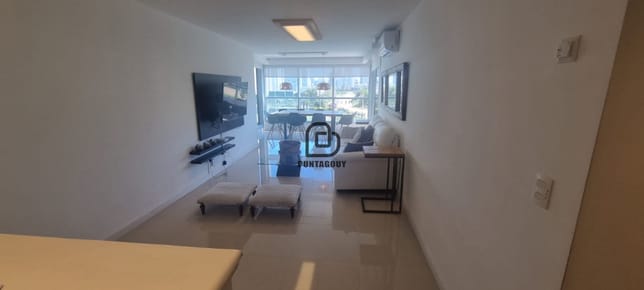 Venta 3 dormitorios y terraza con parrillero propio en Punta del este