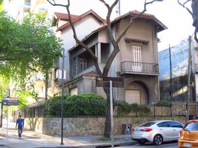 Casa En Venta En Pocitos, Padrón Único, 4 Dormitorios, Recepción, Jardín, Fondo