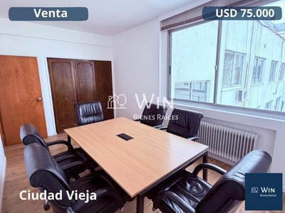 Venta Oficina 4 ambientes Ciudad Vieja con terraza uso exclusivo, opción muebles