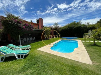 ALQUILER ANUAL Y TEMPORADA CASA EN BARRIO PRIVADO PUNTA DEL ESTE 3 DORMITORIOS + DEPENDENCIA DE SERVICIO COMPLETA