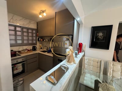 Vende apartamento en edificio de primera fila, Punta del Este