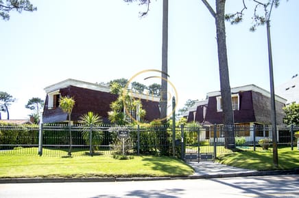 Casa en venta 2 dormitorios en Playa Mansa, Punta del Este.