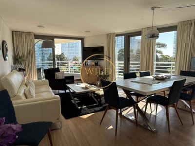 En venta apartamento de 2 dormitorios en suite en Mansa, Punta del Este.
