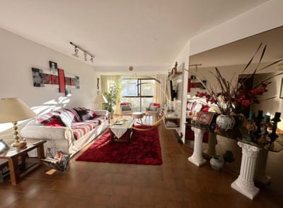 Vende Apartamento frente al mar en Brava, Punta del Este de 2 dormitorios.