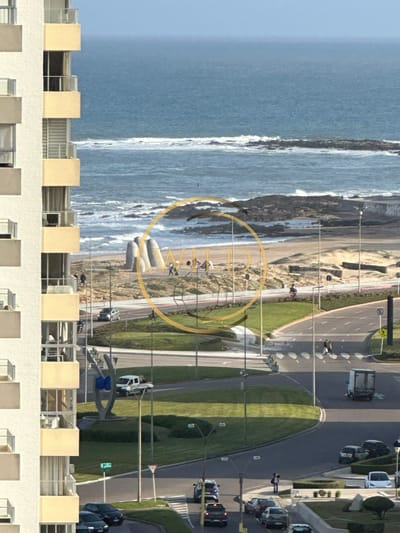 VENTA  de apartamento en playa brava con full amenities.