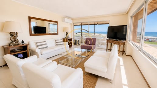 Apartamento esquinero frente al mar