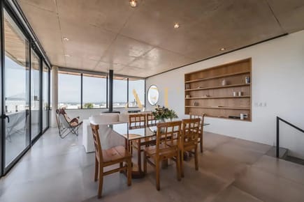 Venta de Moderna Casa en La Barra con vista al mar