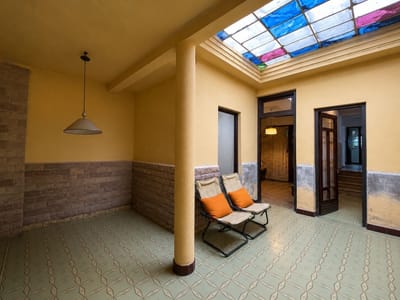 Casa + Local A RECICLAR sobre 8 de Octubre-prox a Centenario 302 m2/ Gran Fondo