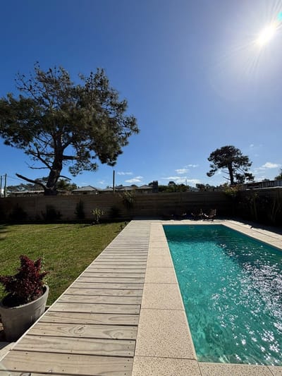 CASA a ESTRENAR PISCINA a metros del mar , 450m2  con renta USD 2000