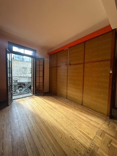 Apartamento 91 m2 , 3 dormitorios, 2 balcones, FRENTE  acepta BANCO, Cordón