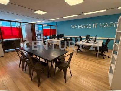 Alquiler Oficina 95 M² Totalmente equipada ! Ciudad Vieja a Mts Pza Matriz