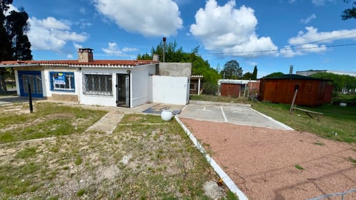 Alquiler Local sobre GIANNATTASIO en el mejor punto, gran metraje de frente