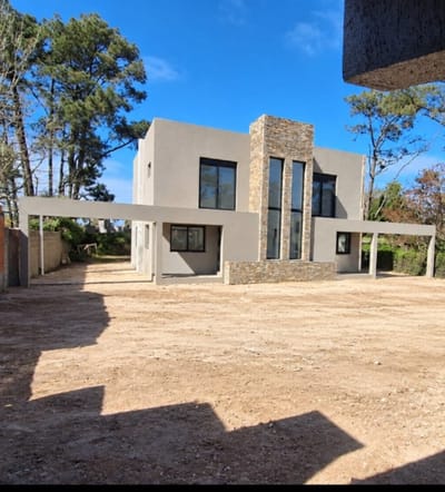Venta Lomas de Solymar a minutos del mar Casa 2 Plantas 3 Dorm 3 Baños +cochera