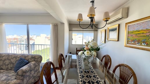 VENTA APARTAMENTO PUNTA CARRETAS, PISO ALTO, 3 DOR,3 BAÑOS, GARAGE+BOX