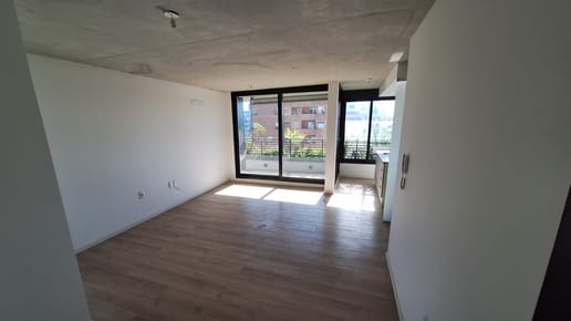 Av. libertador piso alto .Venta apartamento 3 Dorm , 2 Baños 84m2 opción gje.