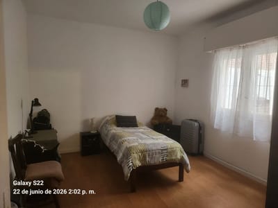VENTA Apartamento 2 Dormitorios LA COMERCIAL,PRIMER PISO ACEPTA BANCO con Renta