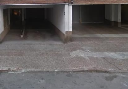 VENTA DE GARAGE EN TRES CRUCES A METROS DEL SHOPPING