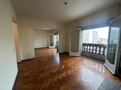 Centro 136m2 | 3 Dormitorios + Servicio | Estufa a Leña | A mts de Libertador