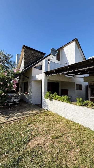 Venta casa La Paloma/Permuta/4 dormitorios/2 baños/Parrillero/Cochera/Los Botes