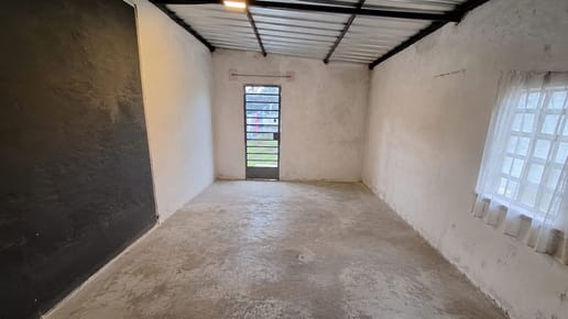 Peñarol / Casa 2 dormitorios /acceso por 2 calles /a 200mts  de Av. principales