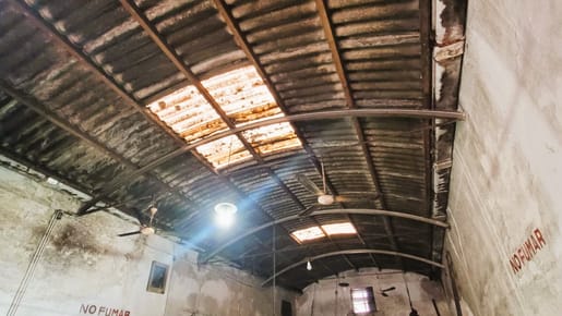 VENTA LOCAL COMERCIAL, GALPÓN 137M2 ENTRADA GARAJE PROX PALACIO LEGISLATIVO