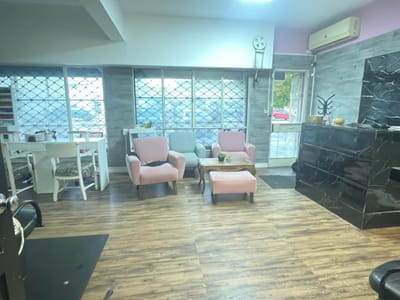 LOCAL SOBRE LUIS ALBERTO DE HERRERA CON GRAN POTENCIAL CERCA DE NUEVO CENTRO