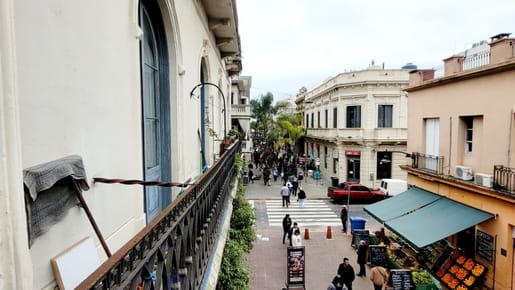 VENTA APARTAMENTO 2 DORMITORIOS CIUDAD VIEJA 1er PISO ESCALERA