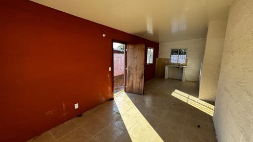 CASA A ESTRENAR -2 dormitorios, Patio exclusivo,estacionamiento, frente, jardin