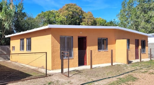 ALQUILER en MANGA, CASAS 2 DORMITORIOS COCHERA PATIO predio cercado próx Belloni
