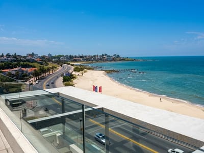 APARTAMENTO AMUEBLADO /frente a la playa+terraza+jacuzzi+parrillero