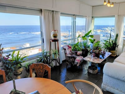 Exclusivo en piso 12, península Punta del Este, cochera incluida, acepta banco