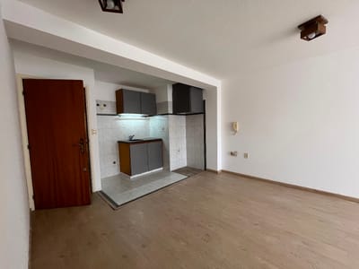 Alquiler apartamento 1 dormitorio al frente, en 3 cruces 40m2